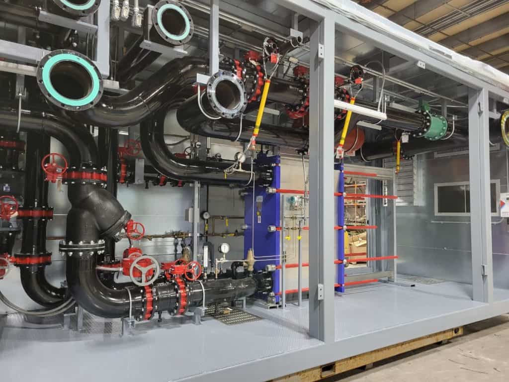 Modular chiller plant for data center